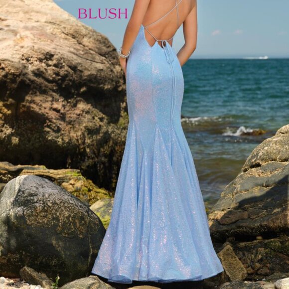 Dress - Picture 6 of 6